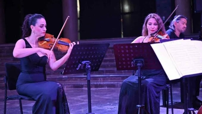 Yeni aşk şarkılarınızı benimle paylaşır mısınız?
