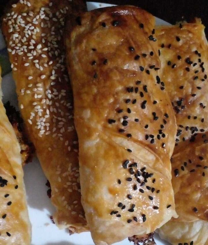 Böreğin üstünde susam ya da çörek otu sever misiniz?