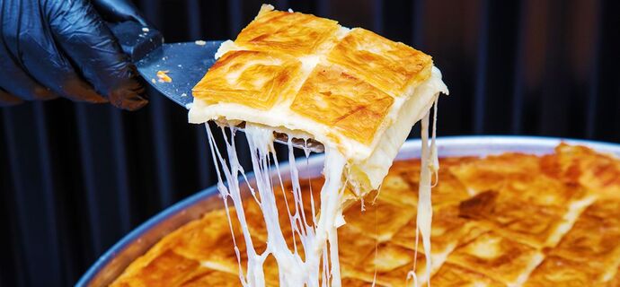 Kıymalı mı peynirli börek mi?