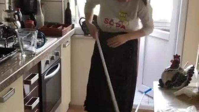 Evde olunca temizlik neden bitmiyor acaba?