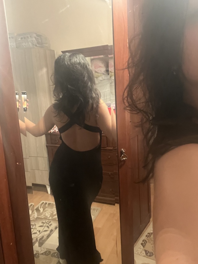 Sizce sırt dekoltesi çok mu açık?