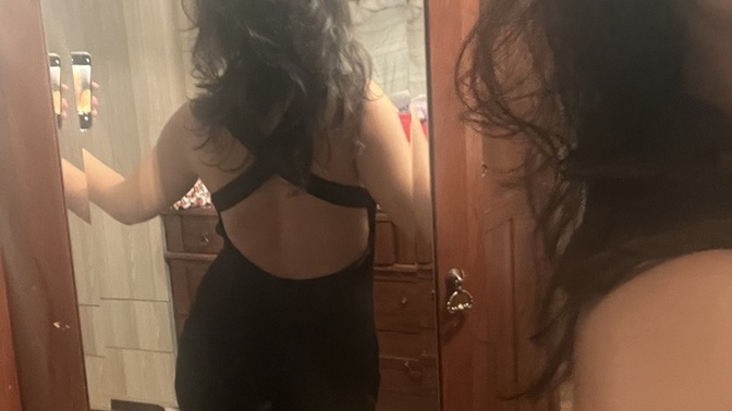 Sizce sırt dekoltesi çok mu açık?
