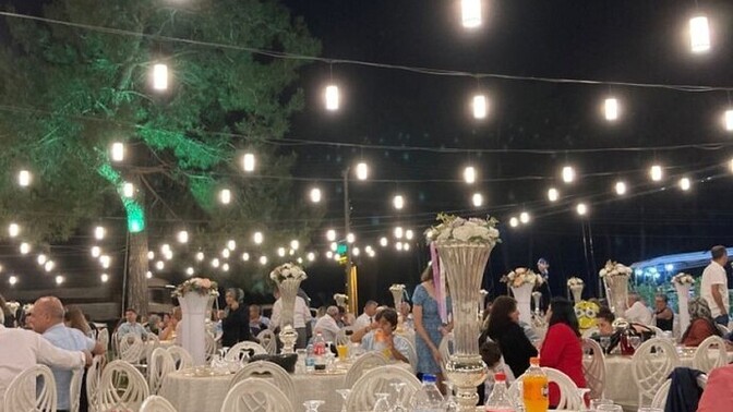 Düğünde dağıtılan pastaları yiyor musunuz?