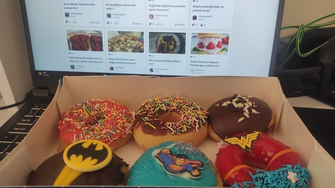 Renkli donutlarııım var! 😋 Donut sever misin?