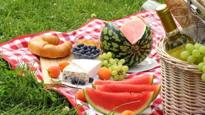 Akşam saatlerinde piknik yapmayı seviyor musunuz? Kiminle gitmek isterdiniz?
