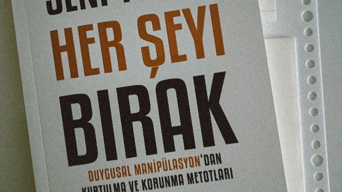 Kitaplığında göz bebeğin olan bir kitap var mı?