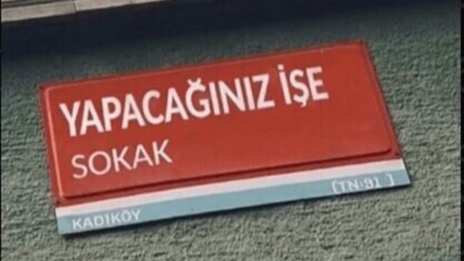Geceye bir şarkı sözü bırakabilir misiniz🖤?