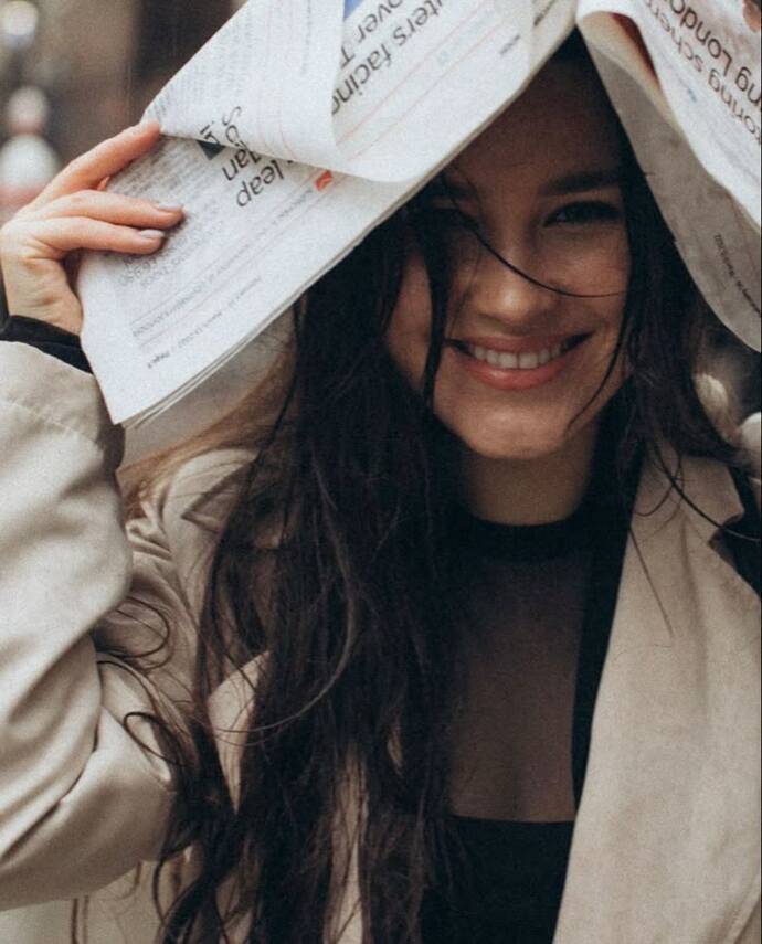Zorla her şey yolunda görüntüsü vermeye çalışan gerçek hayatta mutsuzluktan yıkılan kişiler özsaygıyı yitirdikleri için mi böyle?