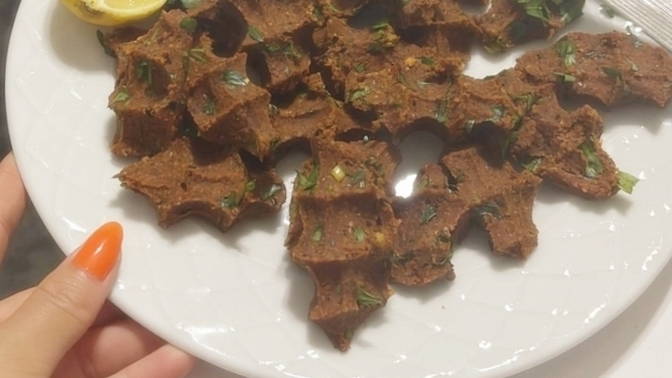 Çiğköfte etli mi olur etsiz mi?