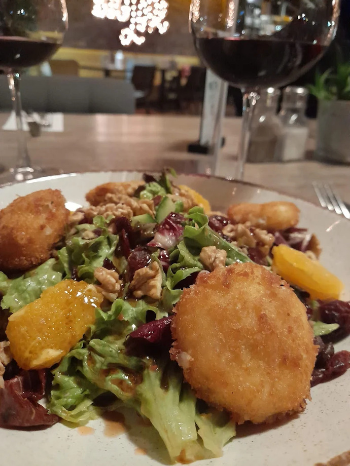 Kızarmış keçi peyniri salatası denediniz mi?