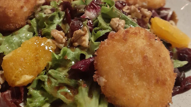Kızarmış keçi peyniri salatası denediniz mi?