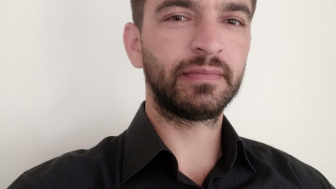 Fotoğraf klasik yerlerde kullanmak için uygun mu sizce? İş telefonu WhatsApp profilli vesaire gibi?