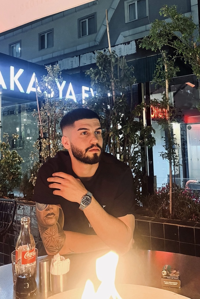 Ayna karşısında kendime aşık oluyorum siz kendinizi beğeniyor musunuz?