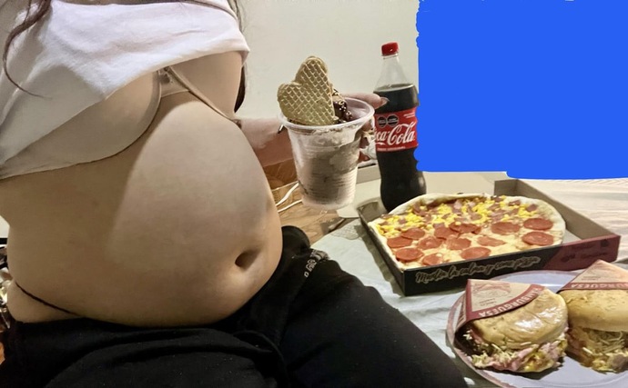 Kızlar, İştahınız açık mı çok yemek yer misiniz kilo sorununuz var mı?