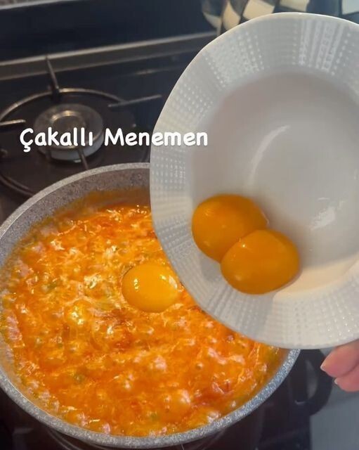 Sizce soğansız menemen mi soğanlı mı?