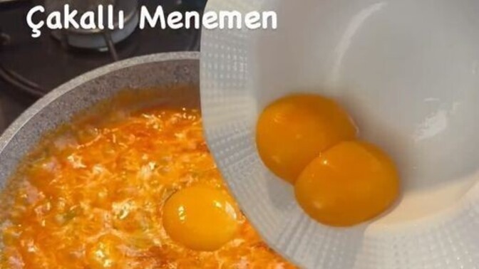 Sizce soğansız menemen mi soğanlı mı?