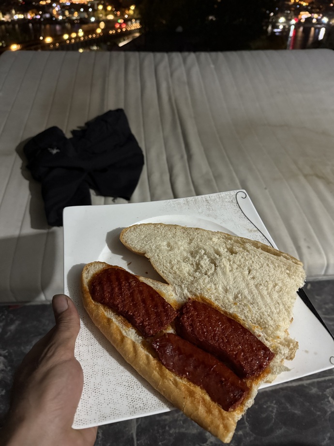 Sucuk ekmek mi köfte ekmek mi 😉?