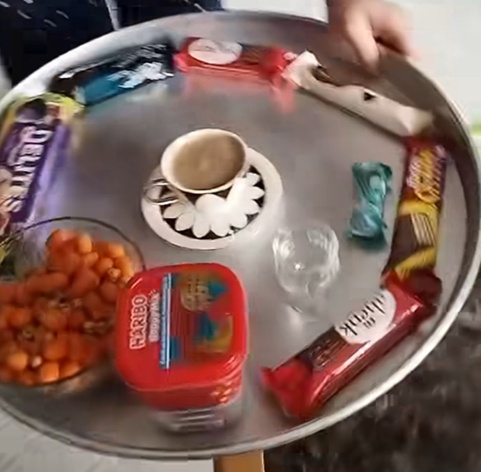 Günaydınlar sizler için kahve sunumu yaptım kahvaltı niyetine🤭🤭🤭bı maşallah alırım hiç eksik yok🤭🤭🤭?