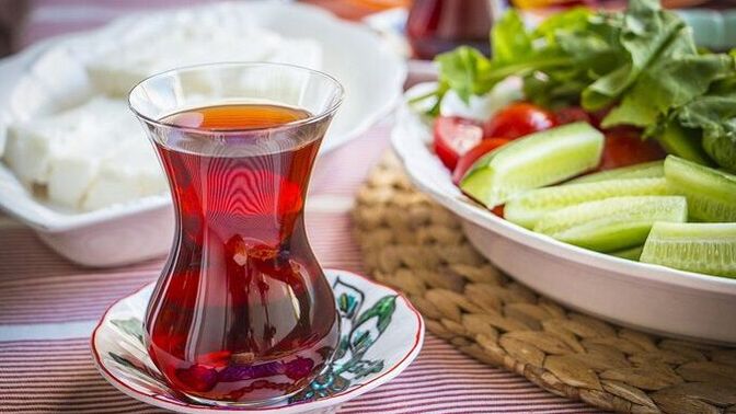 Çay demli mi açık mı olmalı kahvaltıda?