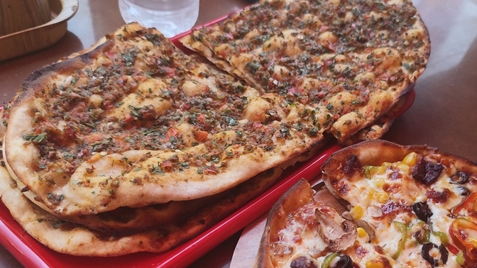 Lahmacun sever ve yer misiniz?