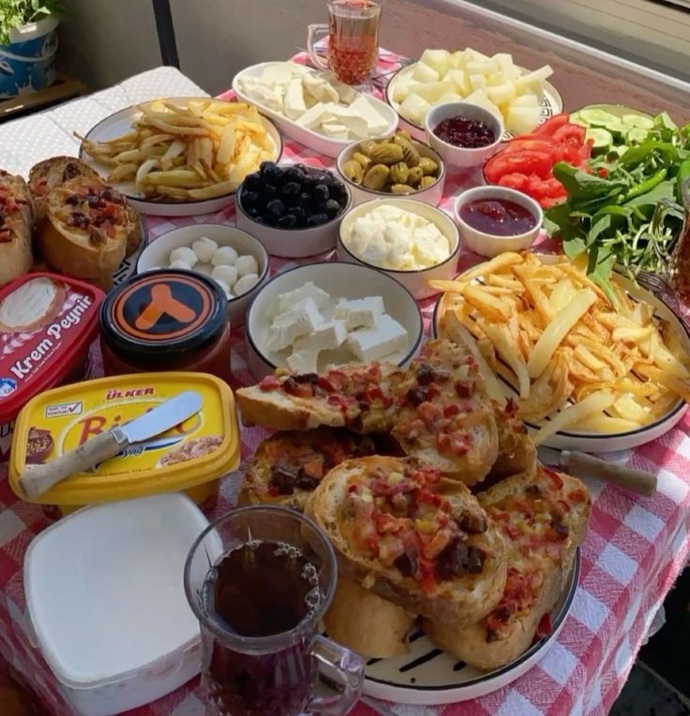 Akşam yemeği yerine kahvaltı hazırlamak tembellik midir?