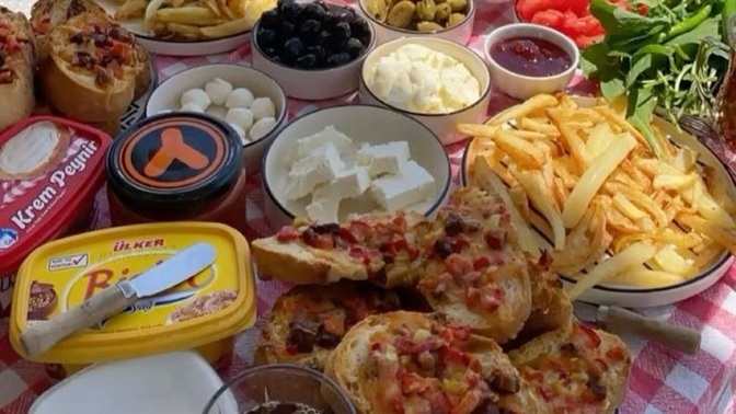 Akşam yemeği yerine kahvaltı hazırlamak tembellik midir?