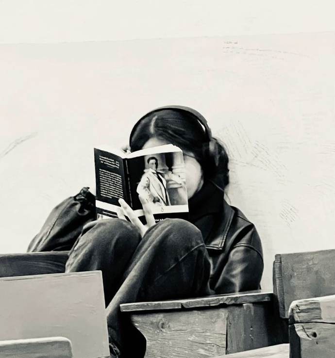 Kalabalıkta mı daha rahat kitap okursunuz yalnızken mi?
