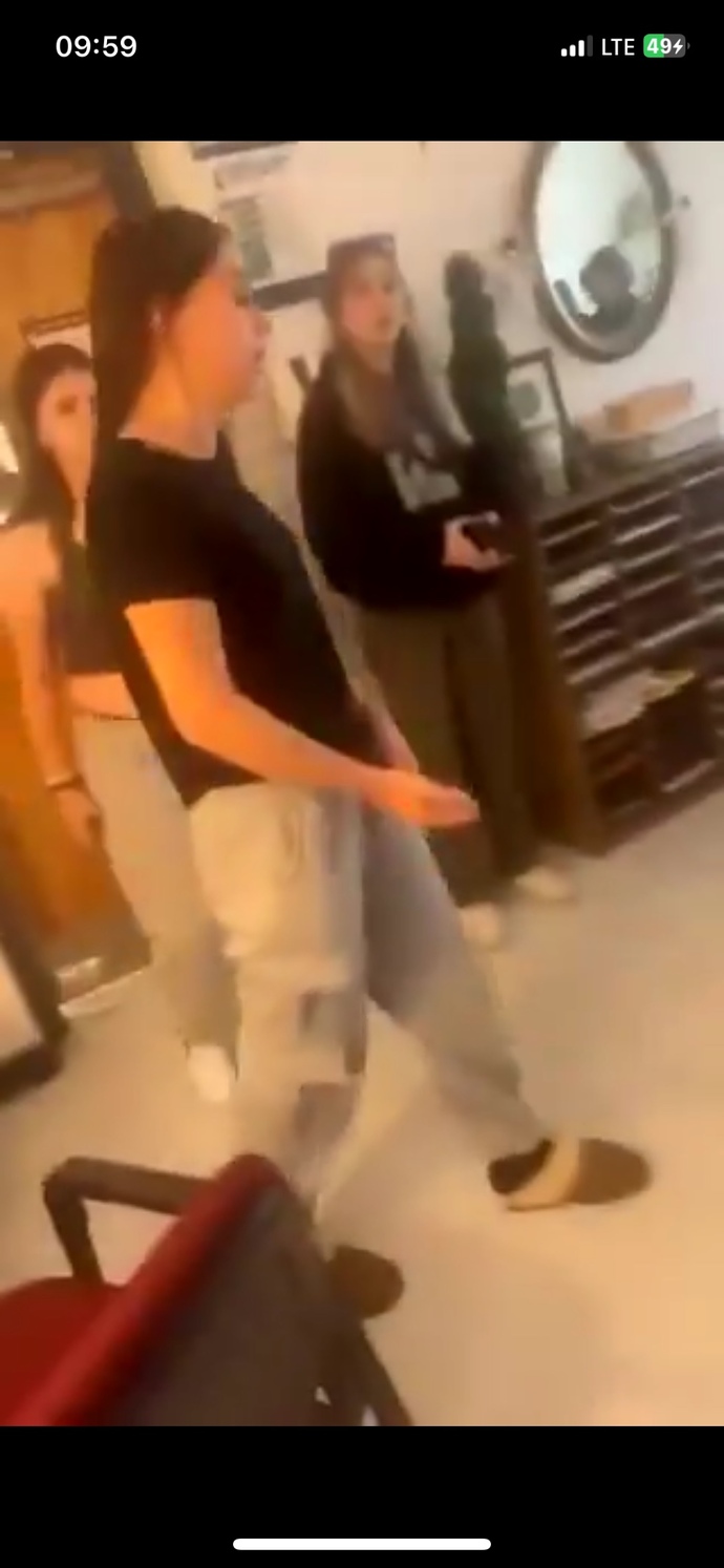 Kızlar erkeklerden daha gücsüzdür diyip sınıfında ki kızlarla dalga gecen cocugu bi kız aglatana kadar dövdü ne düsünüyorsunuz?