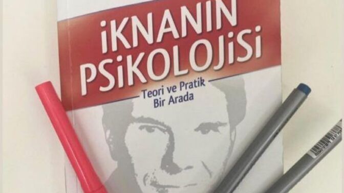 Tekrar tekrar elinize alıp bitiremediğiniz kitap var mı?