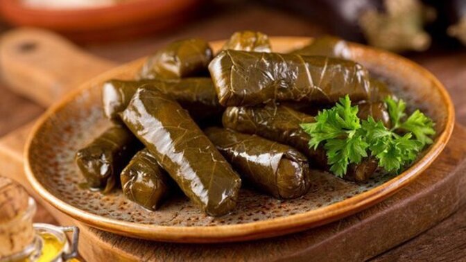 🍕😂 Sonsuza kadar sadece bir yiyecek yemek zorunda kalsan, hangisini seçerdin ve neden?