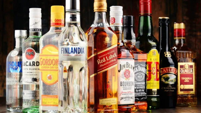 Viski, şarap, vodka ve birayı karıştırıp içsem zehirlenir miyim?