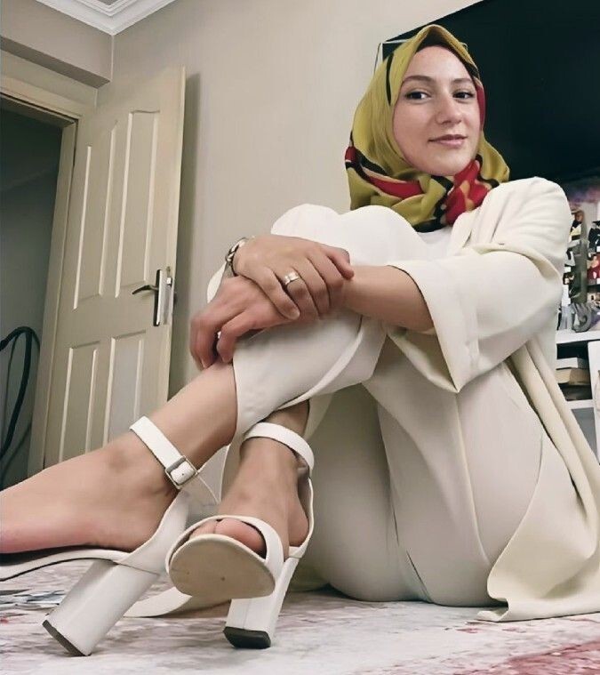 Başörtünün altına topuklu ayakkabı giyilir mi?