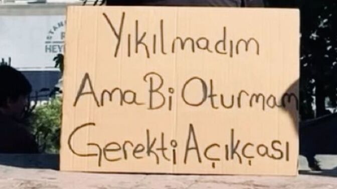 Yalnız kalmaktan mı korkuyorsun, yoksa yalnızken kendinle kalmaktan mı?