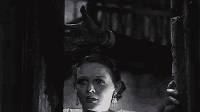 Karanlık bir ormanda yalnız yürümek mi, terkedilmiş bir evde geceyi geçirmek mi daha korkutucu?