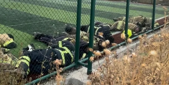 Bursada alev savaşçılarının halı sahadaki görüntüsü duygulandırdı! Ne düşünüyorsunuz?