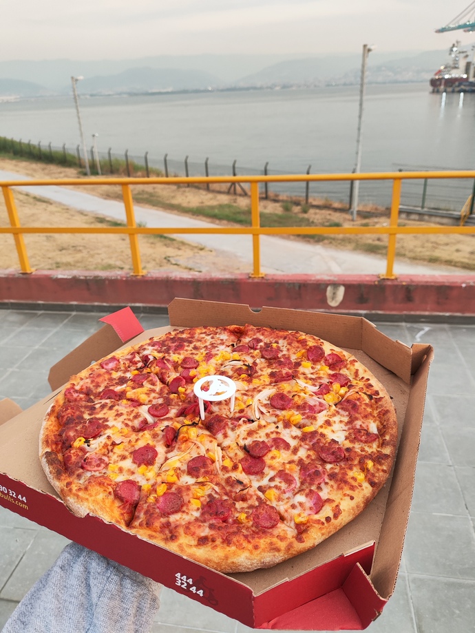 Pizzami kimle paylaşırdım söyleyeyim mii?