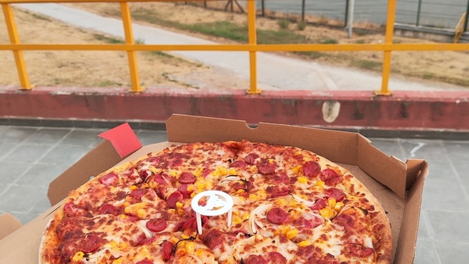 Pizzami kimle paylaşırdım söyleyeyim mii?