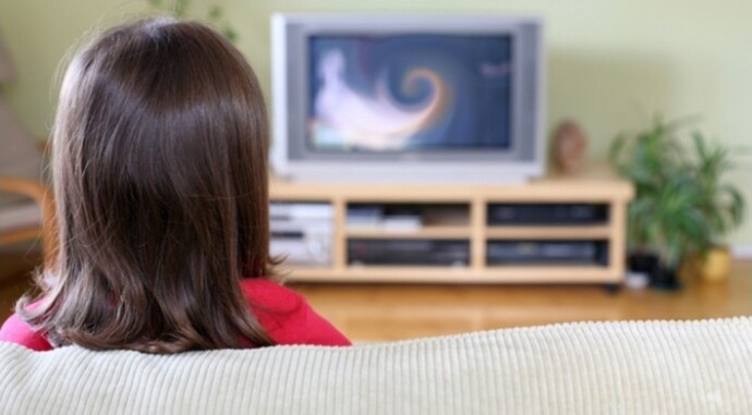 Gü nay dın TV izleme alışkanlığı bitti mi sizce tv izlemek aile içindeki iletişimi engellediğini düşünüyor musun?