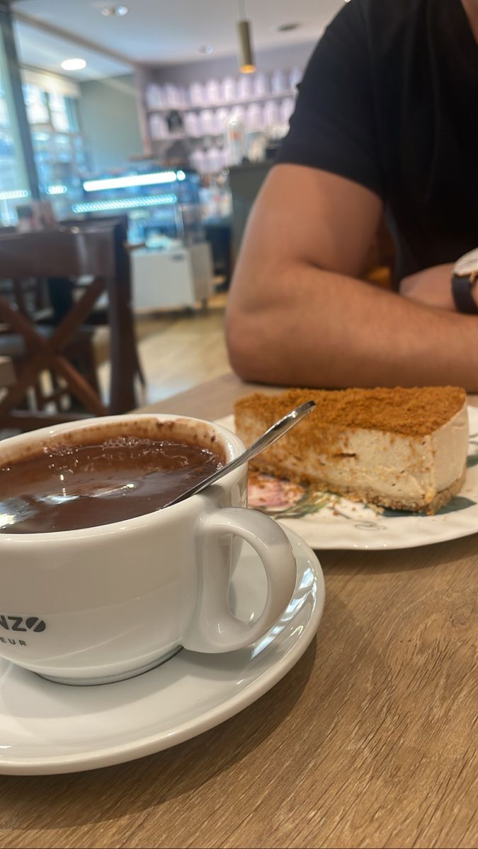 Kahve içmeyince baş ağrısı çekenler sizce gerçekten mi hasta oluyor yoksa psikolojik mi?