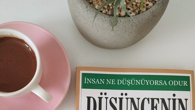 Yeni bir kitaba başlamanın mutluluğu çok güzel değil mi?