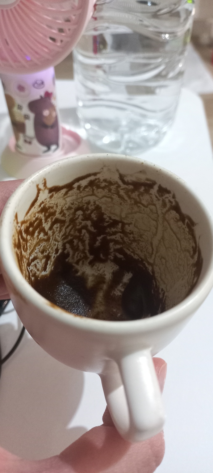 Kahve falımda ne çıkmış bu sefer? hisleri yüksek olan bakabilir kişiler bi bakar mısınız lütfen?