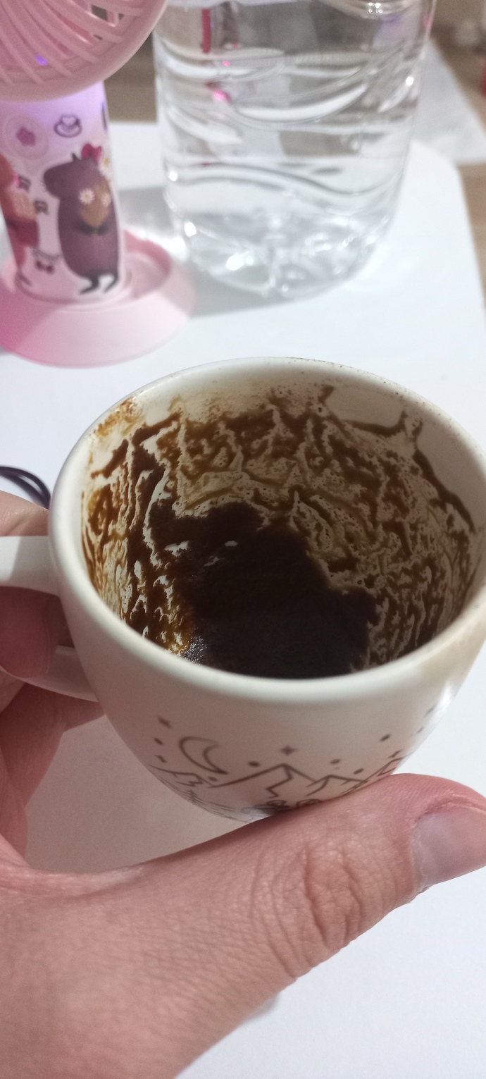 Kahve falımda ne çıkmış bu sefer? hisleri yüksek olan bakabilir kişiler bi bakar mısınız lütfen?