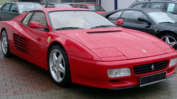 Yolda eski bir Ferrari görseniz dikkatinizi çeker mi?