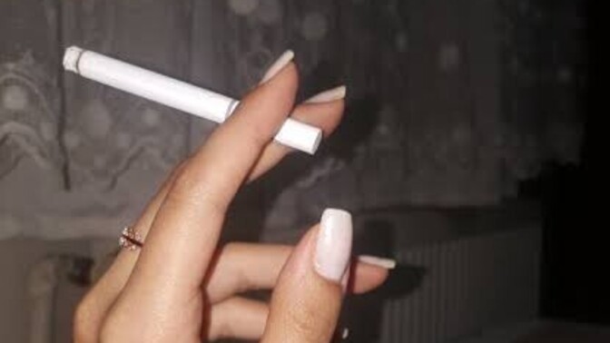 Sigara içmeyen kız kaldı mı?