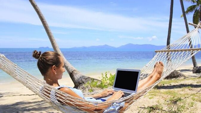 Dijital göçebe, remote işler yapan var mı?