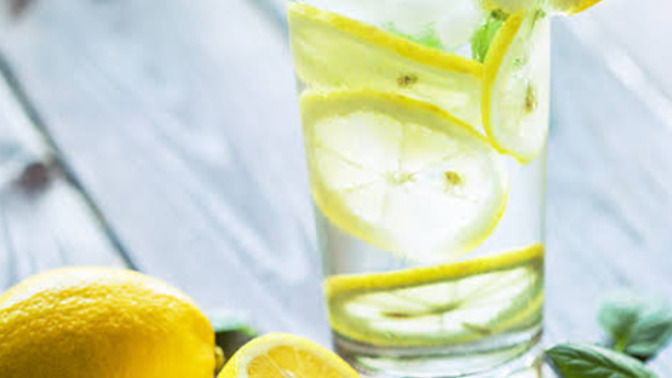 Limonlu su mu sade su mu tercih edersiniz?