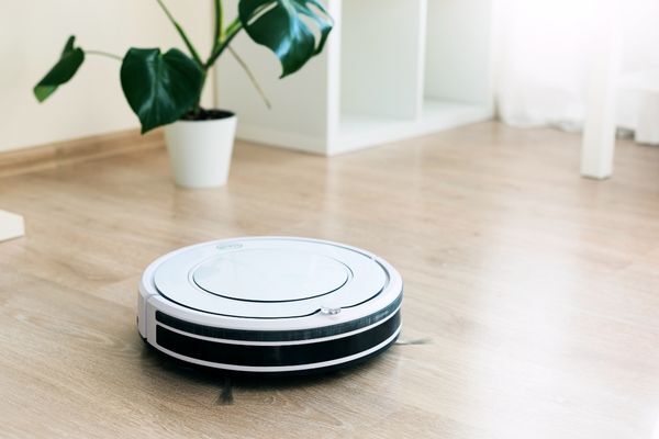Robot süpürge her yere giriyor diyorlar ama koltuk altları için gerçekten yeterince ince mi?