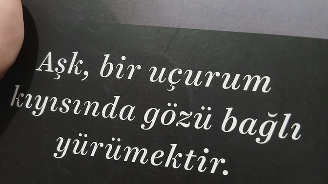 Aşk Güven mi ister yoksa cesaret mi? Uçurumun kıyısında gözümüz bağlı yürümeye değer mi sizce?))?