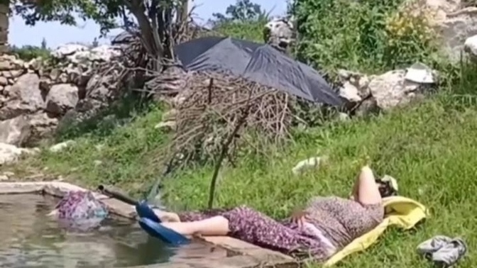 Bir deniz kenarında güneşlenmek mi yoksa köye gidip yan gelip yatmak mı hangisi size daha cazip geliyor?