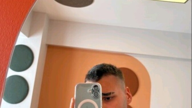 Günaydın tiyatro ve kamera önü oyunculuk eğitimi almak istiyorum boy ve tipten çekmiyorum ama sizce engel mi?